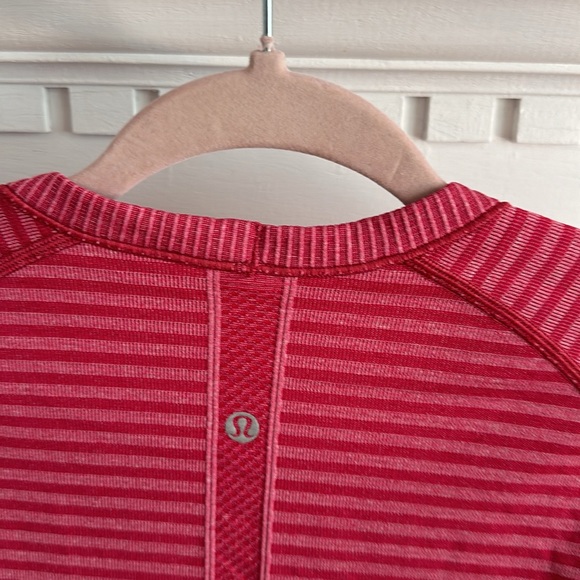 Lululemon Swiftly Tech Short Sleeve Crew Heathered Berry Rumble size 8 - Picture 4 of 7